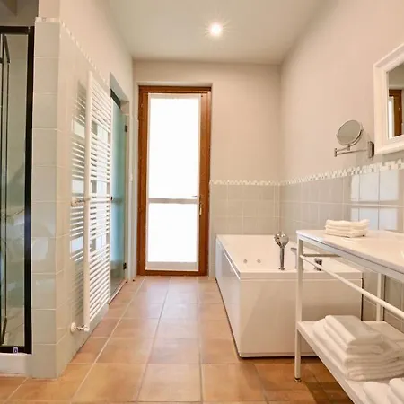 Le Sette Vie Homes 4* Монфорте-д'Альба