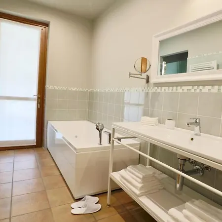 Le Sette Vie Homes Монфорте-д'Альба